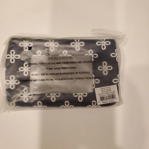 Vera Bradley University of Mississippi Zip ID Lanyard - Picture 4 of 4